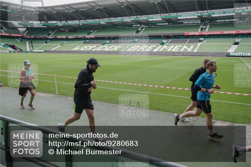 05.10.2025 - 20. swb-Marathon Bremen Michael Burmester http://msf.ph/oto/9280683 05.10.2025 13:03:35 Laufen im Stadion 227, 375, 396, 527, 592, 725, 764, 958, 1067, 1178, 1275, 1331, 1336, 1425, 1469, 1507, 1514, 1568, 1670, 1705, 1836, 1975, 2016, 2339, 2357, 2375, 2407, 2567, 2597, 2696, 2791, 2960, 2984, 3019, 3037, 3147, 3313, 4026, 4053, 4087, 4321, 4453, 4462, 4528, 4651, 4767, 4769, 5043, 5162, 5236, 5410, 5431, 5489, 5523, 5527, 5763, 5867, 5966, 6138, 6145, 6215, 6414, 6417, 6447, 6481, 6529, 6584, 6635, 6666, 7315, 7316, 7540, 7607, 7653, 8375, 293, 721, 1121, 1733, 2393, 3424 meine-sportfotos.de