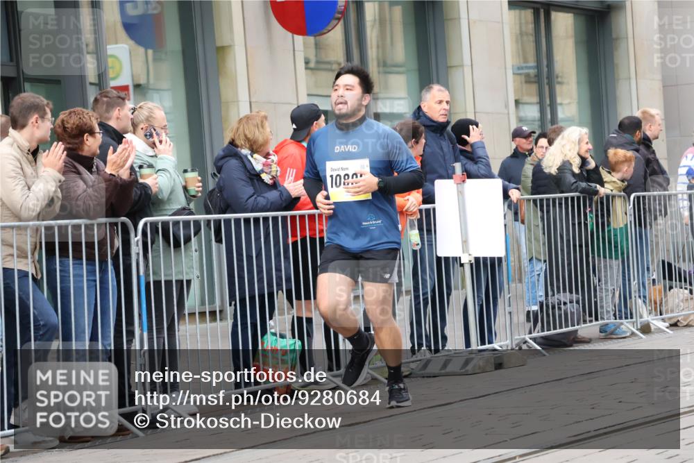 05.10.2025 - 20. swb-Marathon Bremen Strokosch-Dieckow http://msf.ph/oto/9280684 05.10.2025 11:17:43 Ziel 9465, 9477, 10575, 10808, 10949, 11082, 9465, 9477, 10575, 10808, 10949, 11082 meine-sportfotos.de