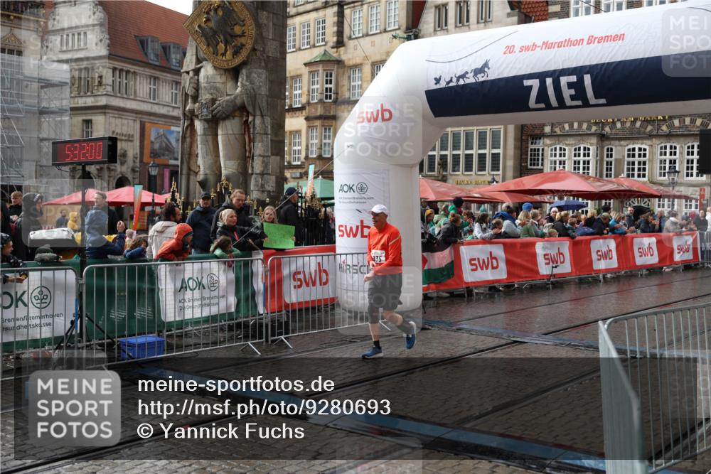 05.10.2025 - 20. swb-Marathon Bremen Yannick Fuchs http://msf.ph/oto/9280693 05.10.2025 15:02:49 Ziel 835 meine-sportfotos.de