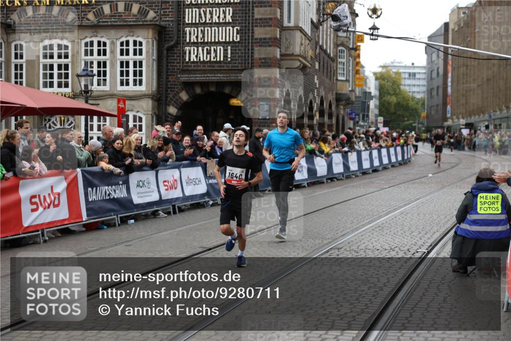 05.10.2025 - 20. swb-Marathon Bremen Yannick Fuchs http://msf.ph/oto/9280711 05.10.2025 12:54:03 Ziel 121, 482, 850, 1640 meine-sportfotos.de