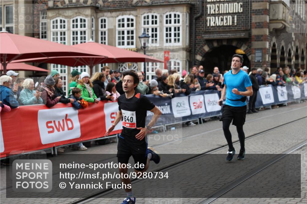 05.10.2025 - 20. swb-Marathon Bremen Yannick Fuchs http://msf.ph/oto/9280734 05.10.2025 12:54:04 Ziel 121, 482, 850, 870, 1640 meine-sportfotos.de