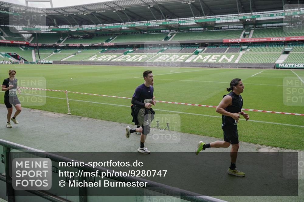 05.10.2025 - 20. swb-Marathon Bremen Michael Burmester http://msf.ph/oto/9280747 05.10.2025 13:03:40 Laufen im Stadion 227, 375, 396, 414, 527, 592, 725, 764, 898, 958, 1067, 1178, 1275, 1331, 1336, 1425, 1469, 1507, 1514, 1568, 1670, 1705, 1836, 1975, 2016, 2339, 2375, 2407, 2567, 2597, 2696, 2791, 2960, 2984, 3019, 3037, 3072, 3147, 3313, 3485, 4026, 4053, 4087, 4453, 4462, 4528, 4651, 4767, 4769, 5043, 5137, 5162, 5236, 5410, 5431, 5489, 5523, 5527, 5763, 5867, 5966, 6138, 6145, 6215, 6414, 6417, 6447, 6481, 6529, 6584, 6635, 6666, 7315, 7316, 7540, 7607, 7653, 8375, 293, 721, 2393 meine-sportfotos.de