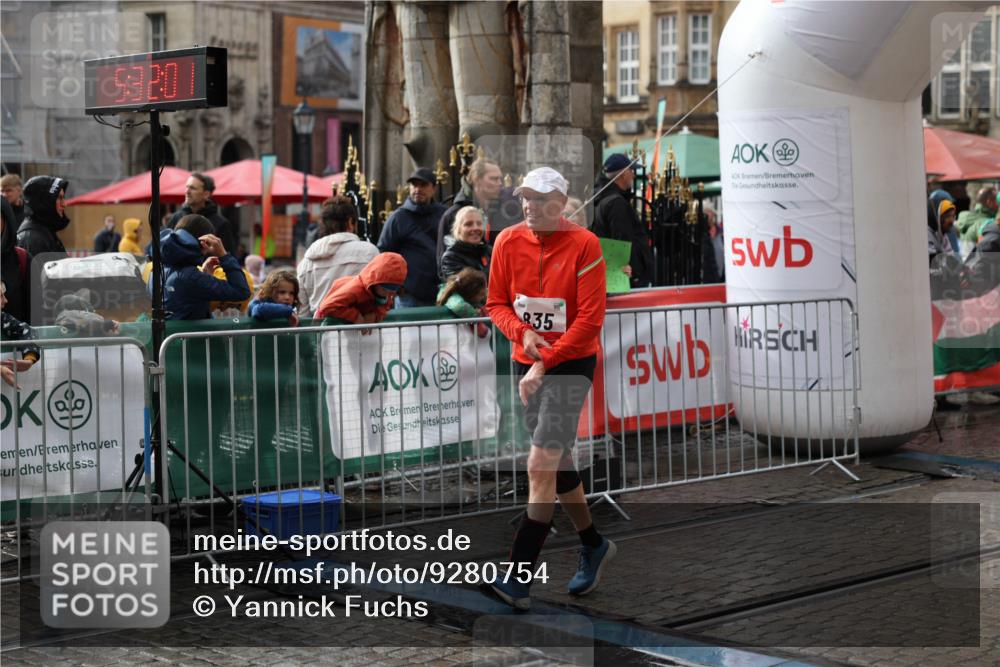 05.10.2025 - 20. swb-Marathon Bremen Yannick Fuchs http://msf.ph/oto/9280754 05.10.2025 15:02:50 Ziel 835 meine-sportfotos.de