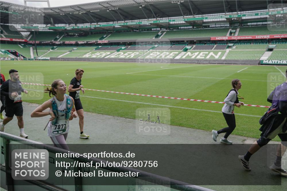 05.10.2025 - 20. swb-Marathon Bremen Michael Burmester http://msf.ph/oto/9280756 05.10.2025 13:03:41 Laufen im Stadion 227, 375, 396, 414, 527, 592, 725, 764, 898, 958, 1019, 1067, 1178, 1275, 1331, 1336, 1425, 1469, 1507, 1514, 1568, 1670, 1695, 1705, 1836, 1975, 2016, 2339, 2375, 2407, 2567, 2597, 2696, 2791, 2960, 2984, 3019, 3037, 3072, 3147, 3313, 3485, 4026, 4053, 4087, 4453, 4462, 4528, 4651, 4767, 4769, 5043, 5137, 5162, 5236, 5410, 5431, 5489, 5523, 5527, 5763, 5867, 5966, 6138, 6145, 6215, 6414, 6417, 6447, 6481, 6529, 6584, 6635, 6666, 7315, 7316, 7540, 7607, 7653, 293, 721, 2393 meine-sportfotos.de