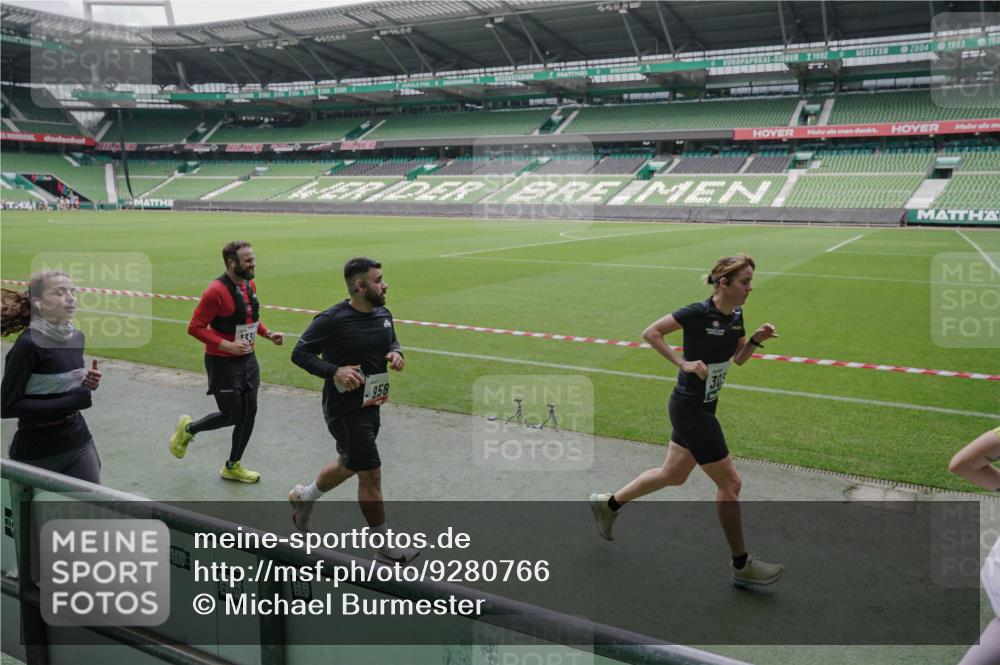 05.10.2025 - 20. swb-Marathon Bremen Michael Burmester http://msf.ph/oto/9280766 05.10.2025 13:03:42 Laufen im Stadion 227, 375, 396, 414, 527, 592, 725, 764, 898, 958, 1019, 1067, 1178, 1275, 1331, 1336, 1425, 1469, 1507, 1514, 1568, 1670, 1695, 1705, 1836, 1975, 2016, 2339, 2375, 2407, 2567, 2597, 2696, 2791, 2960, 2984, 3019, 3037, 3072, 3147, 3313, 3485, 4053, 4087, 4453, 4462, 4528, 4651, 4767, 4769, 4793, 5043, 5137, 5162, 5236, 5410, 5431, 5489, 5523, 5527, 5763, 5867, 5966, 6011, 6138, 6145, 6215, 6414, 6417, 6447, 6481, 6529, 6584, 6635, 7315, 7316, 7540, 7607, 7653, 293, 721 meine-sportfotos.de