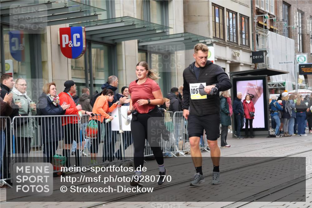 05.10.2025 - 20. swb-Marathon Bremen Strokosch-Dieckow http://msf.ph/oto/9280770 05.10.2025 11:17:47 Ziel 9348, 9465, 9477, 10198, 10575, 10808, 10949, 10994, 11082, 9348, 9465, 9477, 10198, 10575, 10808, 10949, 10994, 11082 meine-sportfotos.de