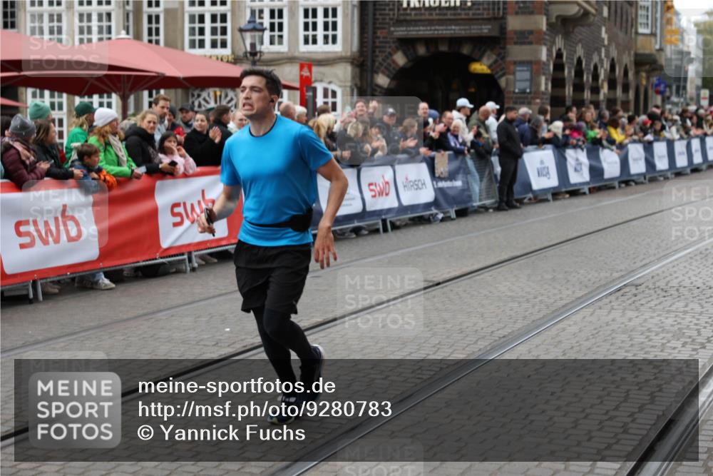 05.10.2025 - 20. swb-Marathon Bremen Yannick Fuchs http://msf.ph/oto/9280783 05.10.2025 12:54:05 Ziel 121, 482, 850, 870, 1640 meine-sportfotos.de