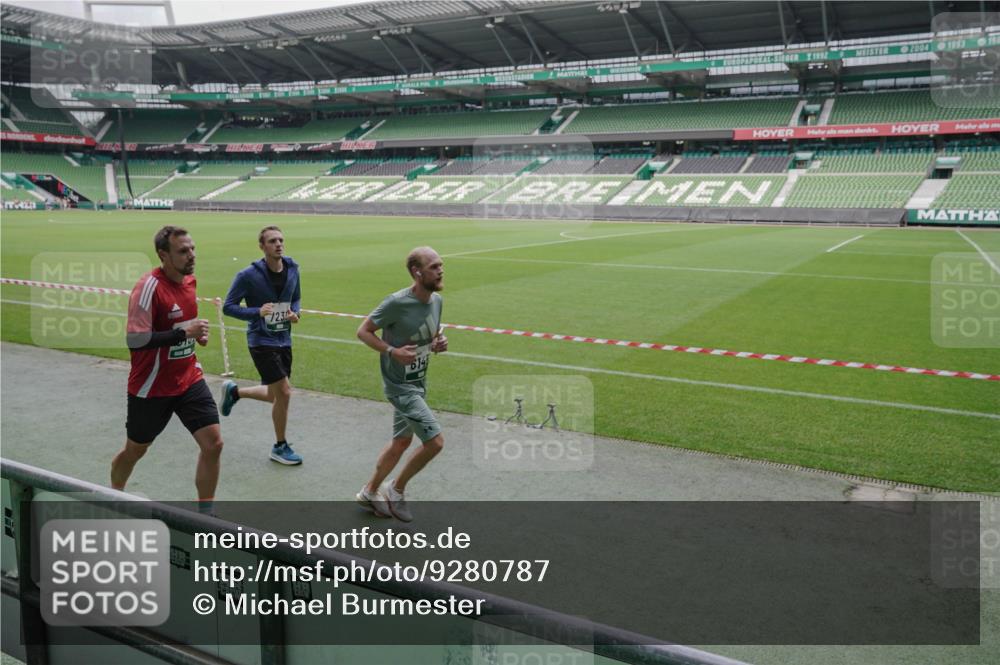 05.10.2025 - 20. swb-Marathon Bremen Michael Burmester http://msf.ph/oto/9280787 05.10.2025 13:03:45 Laufen im Stadion 227, 360, 375, 396, 414, 527, 592, 725, 898, 958, 1019, 1067, 1178, 1275, 1331, 1336, 1413, 1425, 1469, 1507, 1514, 1568, 1695, 1705, 1975, 2016, 2339, 2375, 2407, 2567, 2597, 2696, 2791, 2960, 3019, 3037, 3072, 3313, 3485, 4053, 4087, 4335, 4453, 4462, 4528, 4651, 4767, 4769, 4793, 5043, 5137, 5162, 5236, 5343, 5410, 5431, 5489, 5523, 5527, 5763, 5867, 5966, 6011, 6138, 6145, 6414, 6417, 6447, 6529, 6584, 6635, 7315, 7316, 7540, 7607, 7653, 293, 721 meine-sportfotos.de