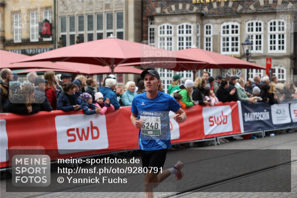 05.10.2025 - 20. swb-Marathon Bremen Yannick Fuchs http://msf.ph/oto/9280791 05.10.2025 12:54:40 Ziel 2129, 5240 meine-sportfotos.de