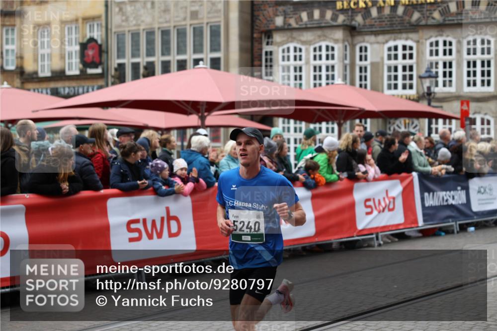 05.10.2025 - 20. swb-Marathon Bremen Yannick Fuchs http://msf.ph/oto/9280797 05.10.2025 12:54:40 Ziel 2129, 5240 meine-sportfotos.de