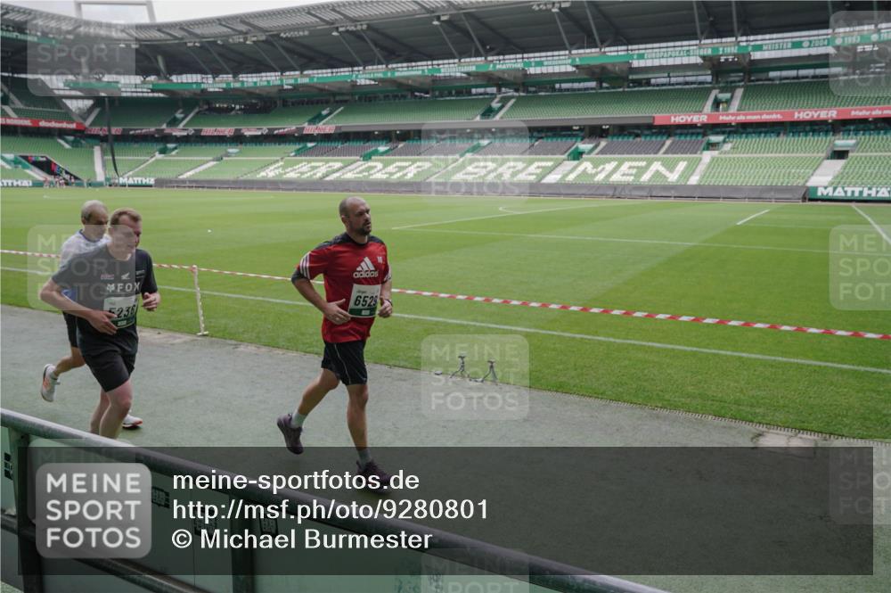 05.10.2025 - 20. swb-Marathon Bremen Michael Burmester http://msf.ph/oto/9280801 05.10.2025 13:03:48 Laufen im Stadion 227, 360, 375, 396, 414, 527, 592, 725, 898, 958, 1019, 1067, 1084, 1178, 1275, 1331, 1336, 1413, 1425, 1468, 1469, 1507, 1514, 1695, 1705, 1975, 2016, 2339, 2375, 2407, 2567, 2597, 2696, 2791, 2960, 3037, 3072, 3313, 3485, 4005, 4053, 4087, 4335, 4453, 4462, 4524, 4528, 4637, 4638, 4651, 4767, 4769, 4793, 5043, 5137, 5162, 5212, 5236, 5343, 5410, 5431, 5489, 5523, 5527, 5763, 5867, 5966, 6011, 6138, 6145, 6414, 6417, 6447, 6529, 6584, 6635, 7315, 7316, 7540, 7607, 7653, 293 meine-sportfotos.de