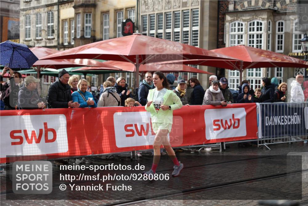 05.10.2025 - 20. swb-Marathon Bremen Yannick Fuchs http://msf.ph/oto/9280806 05.10.2025 15:03:10 Ziel  meine-sportfotos.de