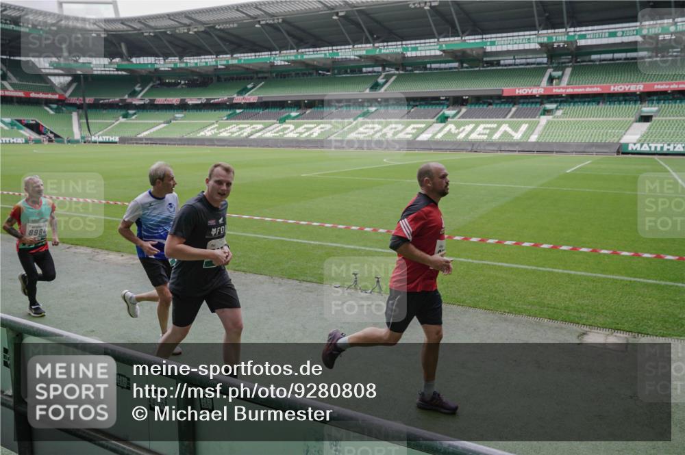 05.10.2025 - 20. swb-Marathon Bremen Michael Burmester http://msf.ph/oto/9280808 05.10.2025 13:03:49 Laufen im Stadion 227, 360, 375, 396, 414, 527, 592, 725, 898, 958, 1019, 1067, 1084, 1178, 1275, 1331, 1336, 1413, 1425, 1468, 1469, 1507, 1514, 1695, 1705, 1975, 2016, 2339, 2375, 2407, 2567, 2597, 2696, 2791, 2960, 3037, 3072, 3313, 3485, 4005, 4053, 4087, 4335, 4453, 4462, 4524, 4528, 4637, 4638, 4651, 4767, 4769, 4793, 5043, 5137, 5162, 5212, 5236, 5343, 5410, 5431, 5489, 5523, 5527, 5763, 5867, 5966, 6011, 6138, 6145, 6287, 6414, 6417, 6447, 6529, 6584, 6635, 7315, 7316, 7540, 7607, 7653 meine-sportfotos.de