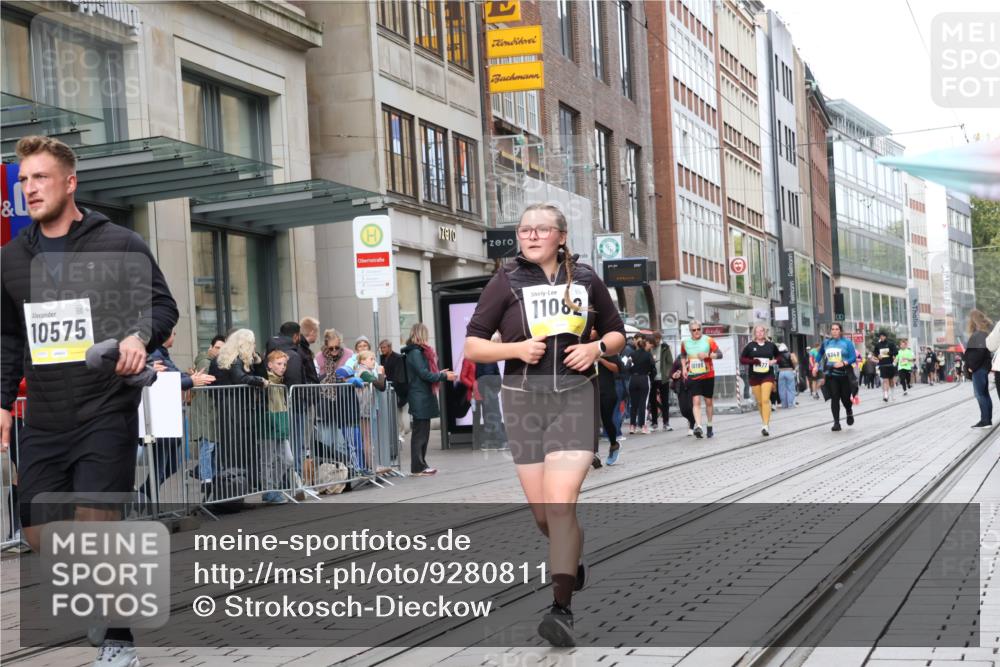 05.10.2025 - 20. swb-Marathon Bremen Strokosch-Dieckow http://msf.ph/oto/9280811 05.10.2025 11:17:48 Ziel 9348, 9465, 9477, 10198, 10575, 10808, 10949, 10994, 11082, 9348, 9465, 9477, 10198, 10575, 10808, 10949, 10994, 11082 meine-sportfotos.de
