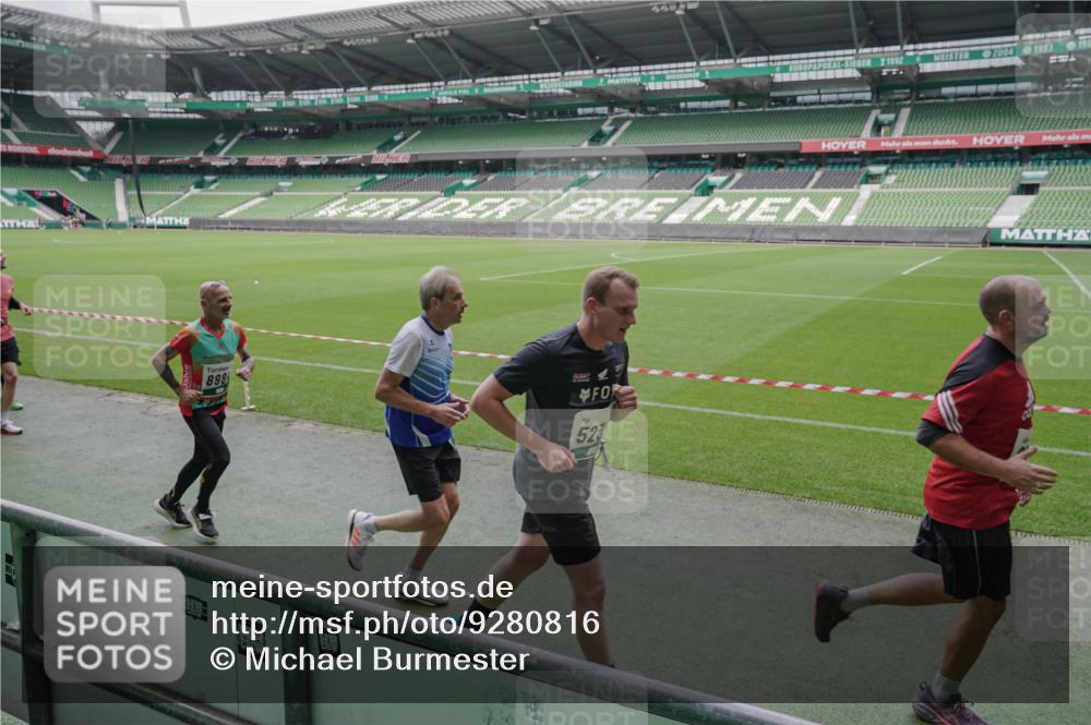 05.10.2025 - 20. swb-Marathon Bremen Michael Burmester http://msf.ph/oto/9280816 05.10.2025 13:03:49 Laufen im Stadion 227, 360, 375, 396, 414, 527, 592, 725, 898, 958, 1019, 1067, 1084, 1178, 1275, 1331, 1336, 1413, 1425, 1468, 1469, 1507, 1514, 1695, 1705, 1975, 2016, 2339, 2375, 2407, 2567, 2597, 2696, 2791, 2960, 3037, 3072, 3313, 3485, 4005, 4053, 4087, 4335, 4453, 4462, 4524, 4528, 4637, 4638, 4651, 4767, 4769, 4793, 5043, 5137, 5162, 5212, 5236, 5343, 5410, 5431, 5489, 5523, 5527, 5763, 5867, 5966, 6011, 6138, 6145, 6287, 6414, 6417, 6447, 6529, 6584, 6635, 7315, 7316, 7540, 7607, 7653 meine-sportfotos.de