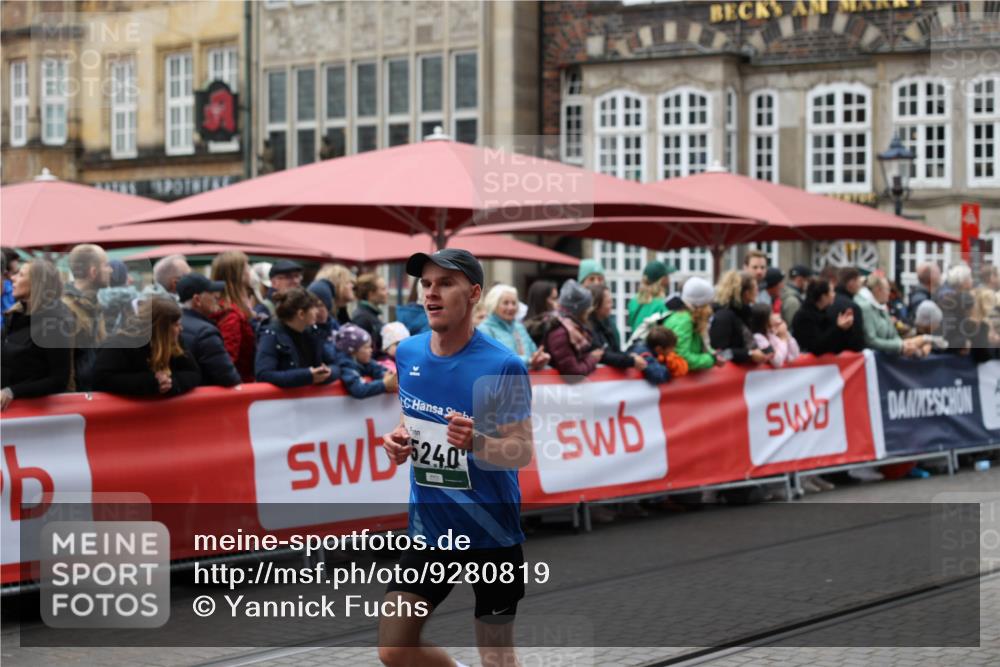 05.10.2025 - 20. swb-Marathon Bremen Yannick Fuchs http://msf.ph/oto/9280819 05.10.2025 12:54:40 Ziel 2129, 5240 meine-sportfotos.de
