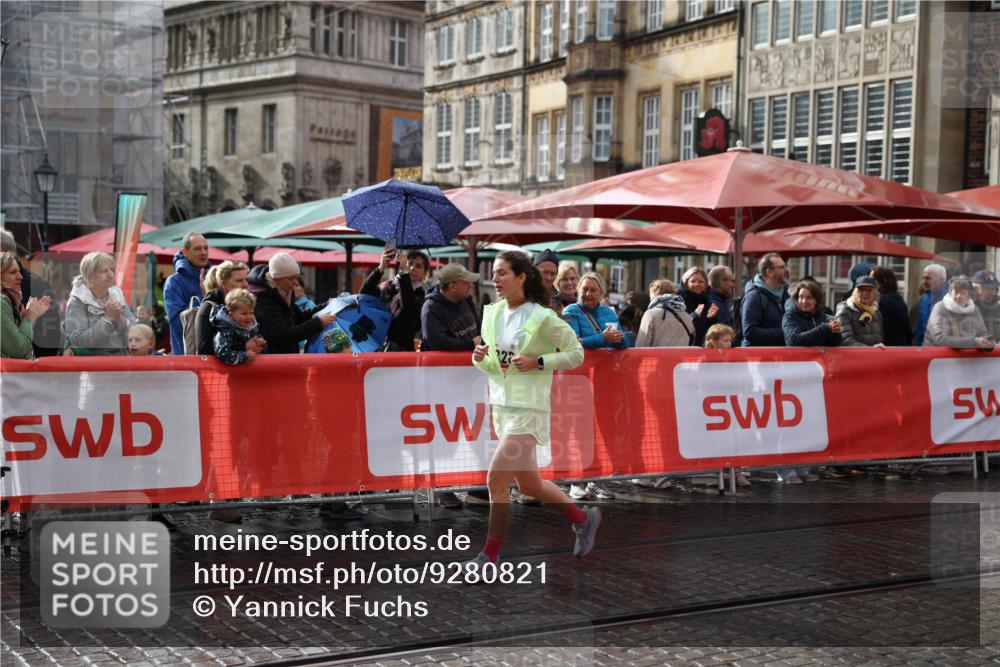 05.10.2025 - 20. swb-Marathon Bremen Yannick Fuchs http://msf.ph/oto/9280821 05.10.2025 15:03:11 Ziel 1820 meine-sportfotos.de