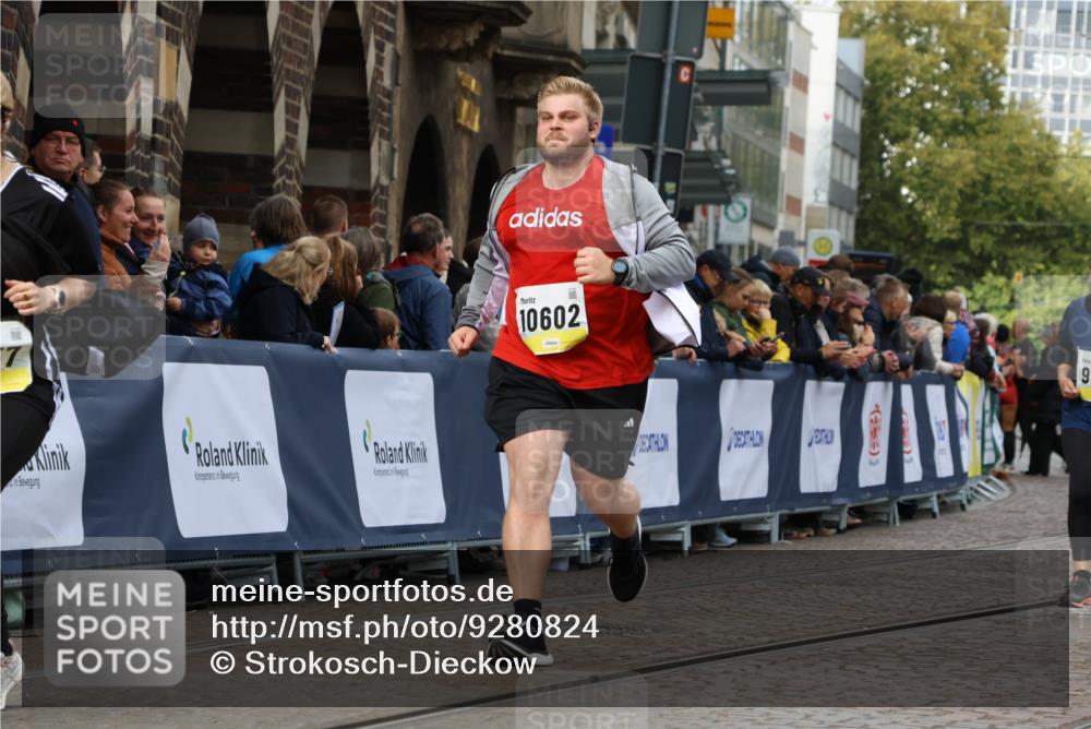 05.10.2025 - 20. swb-Marathon Bremen Strokosch-Dieckow http://msf.ph/oto/9280824 05.10.2025 11:14:46 Ziel 9303, 10602, 11448, 11557 meine-sportfotos.de