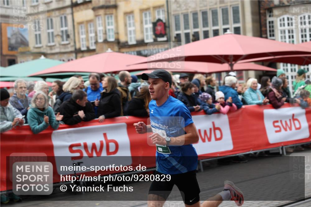 05.10.2025 - 20. swb-Marathon Bremen Yannick Fuchs http://msf.ph/oto/9280829 05.10.2025 12:54:40 Ziel 2129, 5240 meine-sportfotos.de