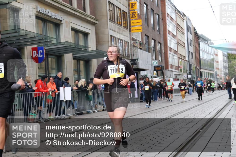 05.10.2025 - 20. swb-Marathon Bremen Strokosch-Dieckow http://msf.ph/oto/9280840 05.10.2025 11:17:49 Ziel 9348, 9465, 9477, 10198, 10575, 10808, 10949, 10994, 11082, 9348, 9465, 9477, 10198, 10575, 10808, 10949, 10994, 11082 meine-sportfotos.de