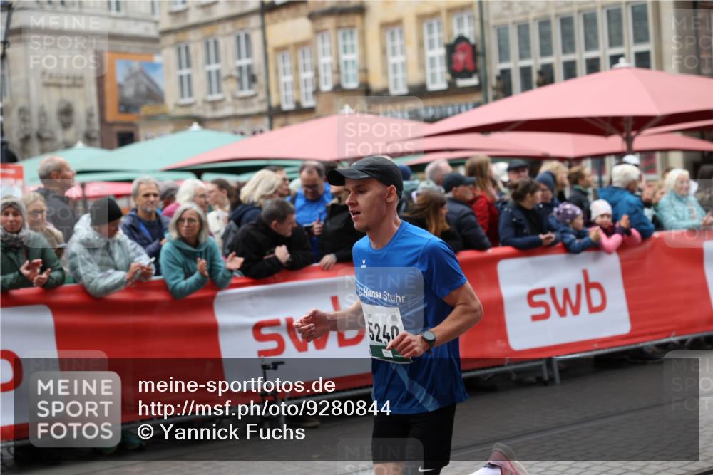 05.10.2025 - 20. swb-Marathon Bremen Yannick Fuchs http://msf.ph/oto/9280844 05.10.2025 12:54:40 Ziel 2129, 5240 meine-sportfotos.de