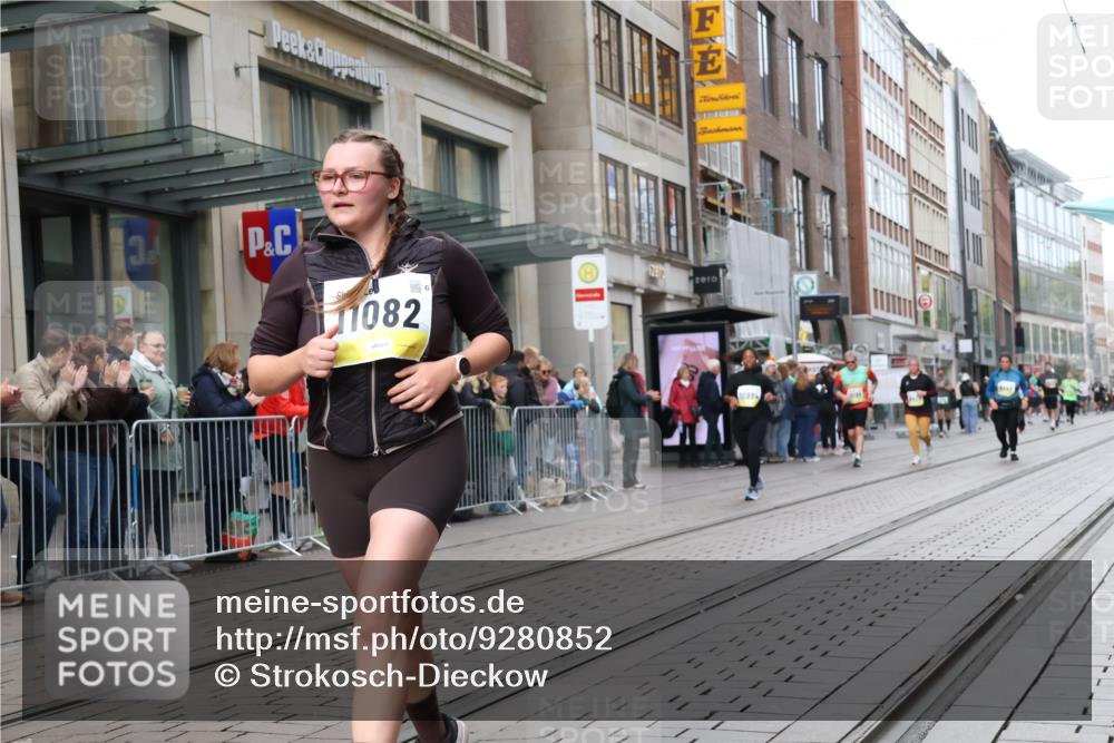 05.10.2025 - 20. swb-Marathon Bremen Strokosch-Dieckow http://msf.ph/oto/9280852 05.10.2025 11:17:50 Ziel 9348, 9465, 9477, 10198, 10575, 10808, 10949, 10994, 11082, 9348, 9465, 9477, 10198, 10575, 10808, 10949, 10994, 11082 meine-sportfotos.de