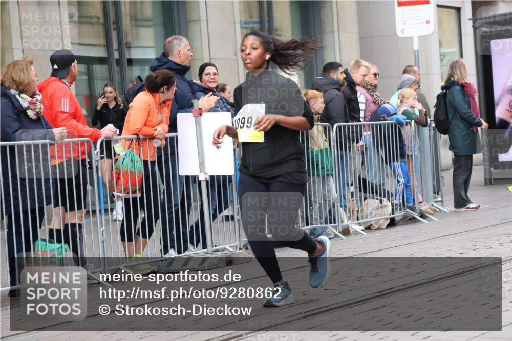 05.10.2025 - 20. swb-Marathon Bremen Strokosch-Dieckow http://msf.ph/oto/9280862 05.10.2025 11:17:53 Ziel 9348, 9465, 9477, 10198, 10575, 10795, 10808, 10994, 11082, 9348, 9465, 9477, 10198, 10575, 10795, 10808, 10994, 11082 meine-sportfotos.de