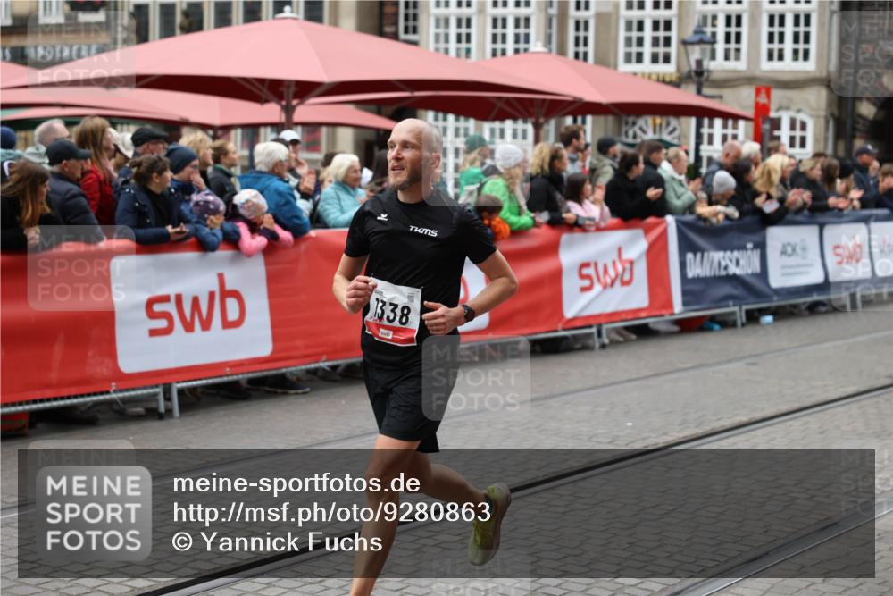 05.10.2025 - 20. swb-Marathon Bremen Yannick Fuchs http://msf.ph/oto/9280863 05.10.2025 12:54:46 Ziel 1338, 5240 meine-sportfotos.de
