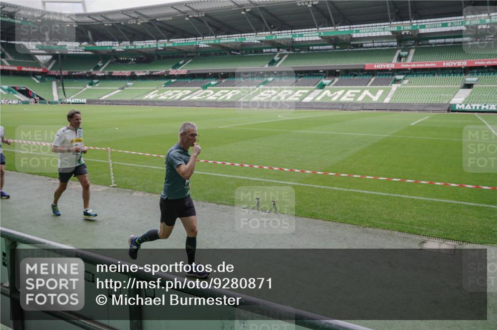 05.10.2025 - 20. swb-Marathon Bremen Michael Burmester http://msf.ph/oto/9280871 05.10.2025 13:03:55 Laufen im Stadion 360, 396, 414, 527, 592, 725, 898, 958, 1019, 1067, 1084, 1178, 1275, 1331, 1336, 1413, 1425, 1468, 1469, 1507, 1514, 1695, 1705, 1852, 1914, 1975, 2016, 2339, 2375, 2567, 2597, 2696, 2791, 3037, 3072, 3313, 3485, 4005, 4053, 4087, 4335, 4453, 4462, 4524, 4528, 4637, 4638, 4651, 4767, 4769, 4793, 4840, 5043, 5137, 5162, 5212, 5236, 5343, 5410, 5431, 5489, 5523, 5763, 5832, 5966, 5969, 6011, 6138, 6145, 6287, 6414, 6447, 6529, 6584, 6635, 7607, 7653, 227, 375 meine-sportfotos.de
