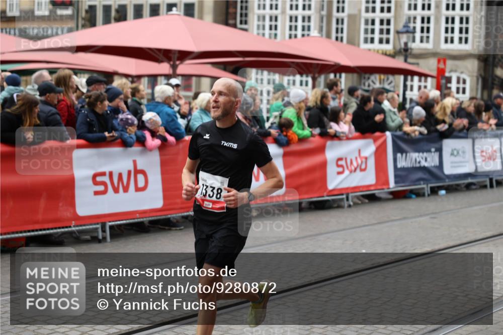 05.10.2025 - 20. swb-Marathon Bremen Yannick Fuchs http://msf.ph/oto/9280872 05.10.2025 12:54:46 Ziel 1338, 5240 meine-sportfotos.de
