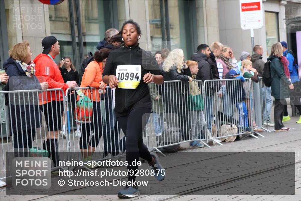 05.10.2025 - 20. swb-Marathon Bremen Strokosch-Dieckow http://msf.ph/oto/9280875 05.10.2025 11:17:53 Ziel 9348, 9465, 9477, 10198, 10575, 10795, 10808, 10994, 11082, 9348, 9465, 9477, 10198, 10575, 10795, 10808, 10994, 11082 meine-sportfotos.de