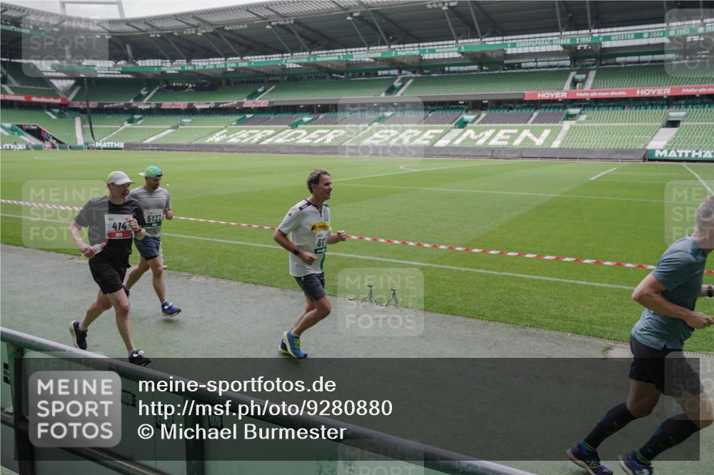 05.10.2025 - 20. swb-Marathon Bremen Michael Burmester http://msf.ph/oto/9280880 05.10.2025 13:03:56 Laufen im Stadion 360, 396, 414, 527, 592, 725, 898, 958, 1019, 1067, 1084, 1178, 1275, 1331, 1336, 1413, 1425, 1468, 1469, 1507, 1514, 1695, 1705, 1852, 1914, 1975, 2016, 2339, 2375, 2567, 2597, 2696, 2791, 3037, 3072, 3313, 3485, 4005, 4053, 4087, 4335, 4453, 4462, 4524, 4528, 4637, 4638, 4651, 4767, 4793, 4840, 5043, 5137, 5162, 5212, 5236, 5343, 5410, 5431, 5489, 5523, 5763, 5832, 5966, 5969, 6011, 6138, 6145, 6287, 6414, 6447, 6529, 6584, 6635, 7607, 7653, 227, 375 meine-sportfotos.de