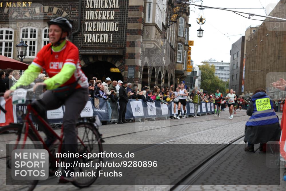 05.10.2025 - 20. swb-Marathon Bremen Yannick Fuchs http://msf.ph/oto/9280896 05.10.2025 12:55:16 Ziel 1231, 2151, 4030, 4807 meine-sportfotos.de
