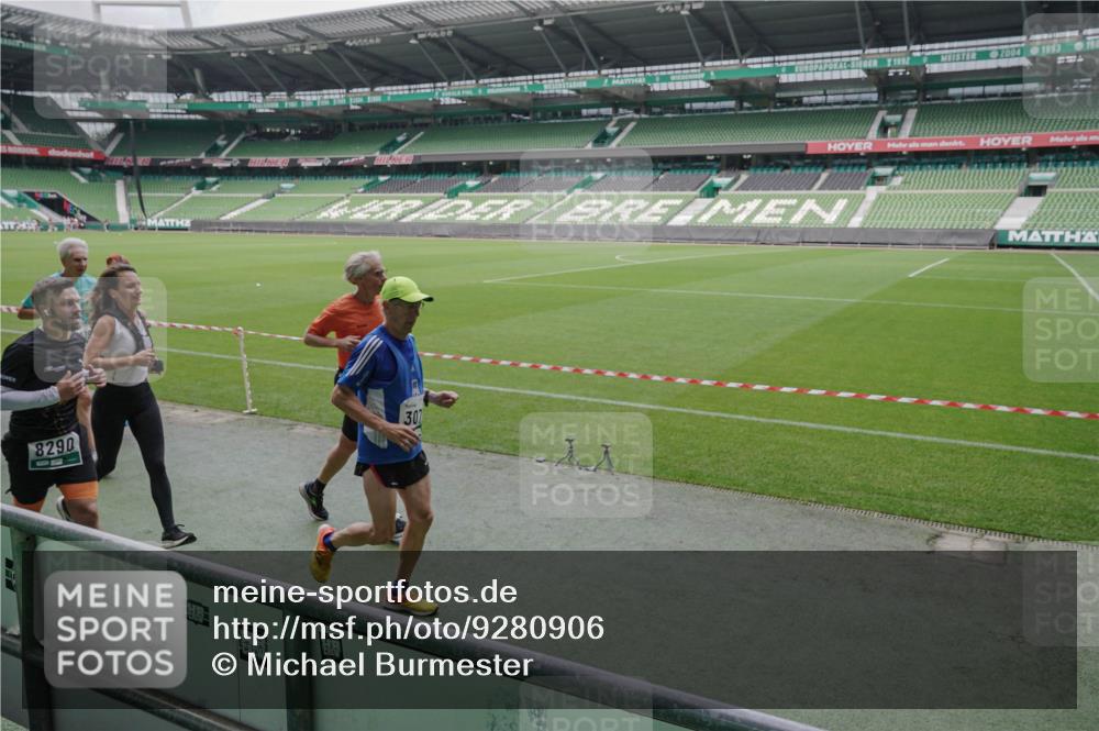 05.10.2025 - 20. swb-Marathon Bremen Michael Burmester http://msf.ph/oto/9280906 05.10.2025 13:03:58 Laufen im Stadion 360, 396, 414, 527, 592, 725, 898, 958, 1019, 1067, 1084, 1178, 1275, 1331, 1336, 1413, 1425, 1468, 1469, 1507, 1514, 1695, 1705, 1852, 1914, 1975, 1997, 2016, 2339, 2375, 2567, 2696, 2791, 3037, 3072, 3313, 3485, 4005, 4053, 4087, 4335, 4453, 4462, 4524, 4528, 4637, 4638, 4651, 4767, 4793, 4840, 5043, 5137, 5162, 5212, 5236, 5343, 5410, 5489, 5523, 5763, 5832, 5966, 5969, 6011, 6138, 6145, 6287, 6414, 6447, 6529, 6584, 6635, 7607, 227, 375, 2597 meine-sportfotos.de