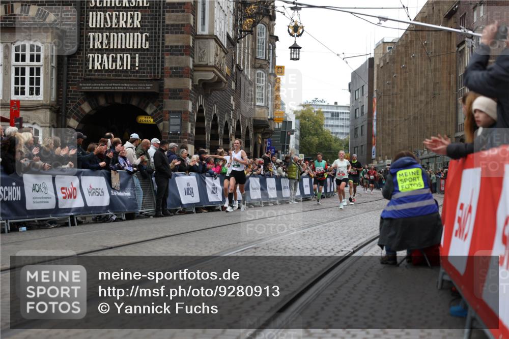 05.10.2025 - 20. swb-Marathon Bremen Yannick Fuchs http://msf.ph/oto/9280913 05.10.2025 12:55:17 Ziel 1231, 2151, 4030 meine-sportfotos.de