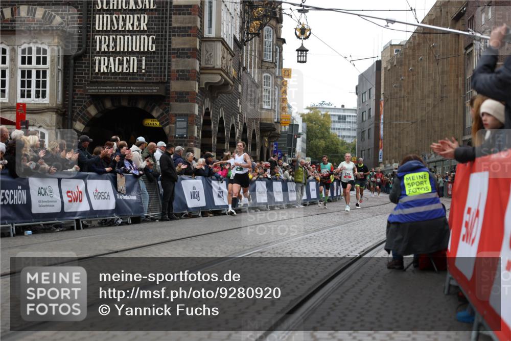 05.10.2025 - 20. swb-Marathon Bremen Yannick Fuchs http://msf.ph/oto/9280920 05.10.2025 12:55:17 Ziel 1231, 2151, 4030 meine-sportfotos.de