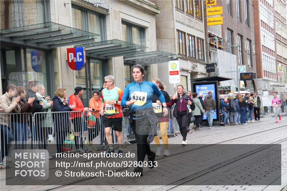 05.10.2025 - 20. swb-Marathon Bremen Strokosch-Dieckow http://msf.ph/oto/9280933 05.10.2025 11:17:57 Ziel 9348, 9465, 9477, 10198, 10575, 10795, 10994, 11043, 11082, 9348, 9465, 9477, 10198, 10575, 10795, 10994, 11043, 11082 meine-sportfotos.de