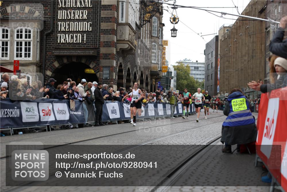 05.10.2025 - 20. swb-Marathon Bremen Yannick Fuchs http://msf.ph/oto/9280941 05.10.2025 12:55:17 Ziel 1231, 2151, 4030 meine-sportfotos.de