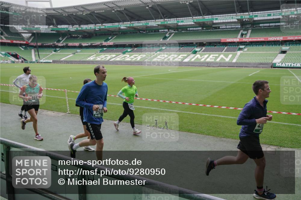 05.10.2025 - 20. swb-Marathon Bremen Michael Burmester http://msf.ph/oto/9280950 05.10.2025 13:04:02 Laufen im Stadion 360, 396, 414, 470, 527, 592, 725, 898, 958, 1019, 1067, 1080, 1084, 1275, 1331, 1336, 1413, 1468, 1478, 1507, 1514, 1695, 1852, 1914, 1975, 1997, 2016, 2333, 2339, 2375, 2567, 2617, 2696, 3037, 3072, 3313, 3485, 4005, 4053, 4087, 4335, 4453, 4462, 4524, 4528, 4637, 4638, 4651, 4767, 4793, 4803, 4840, 4928, 5043, 5137, 5162, 5212, 5236, 5343, 5410, 5489, 5523, 5832, 5966, 5969, 6011, 6138, 6145, 6287, 6414, 6447, 6529, 6584, 6635, 7607, 227, 375, 396, 2597 meine-sportfotos.de
