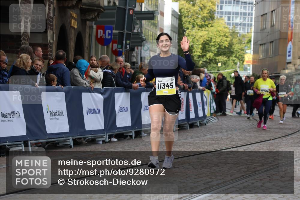 05.10.2025 - 20. swb-Marathon Bremen Strokosch-Dieckow http://msf.ph/oto/9280972 05.10.2025 11:14:52 Ziel 9303, 11345, 11448, 11607 meine-sportfotos.de