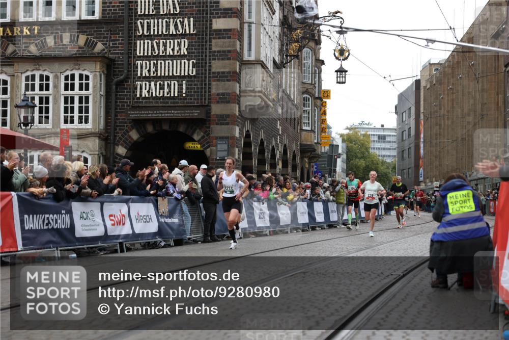 05.10.2025 - 20. swb-Marathon Bremen Yannick Fuchs http://msf.ph/oto/9280980 05.10.2025 12:55:18 Ziel 1231, 2151, 4030 meine-sportfotos.de