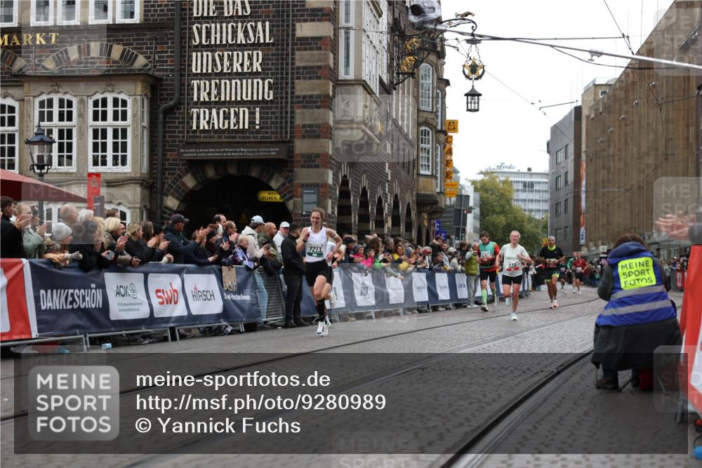 05.10.2025 - 20. swb-Marathon Bremen Yannick Fuchs http://msf.ph/oto/9280989 05.10.2025 12:55:18 Ziel 1231, 2151, 4030 meine-sportfotos.de