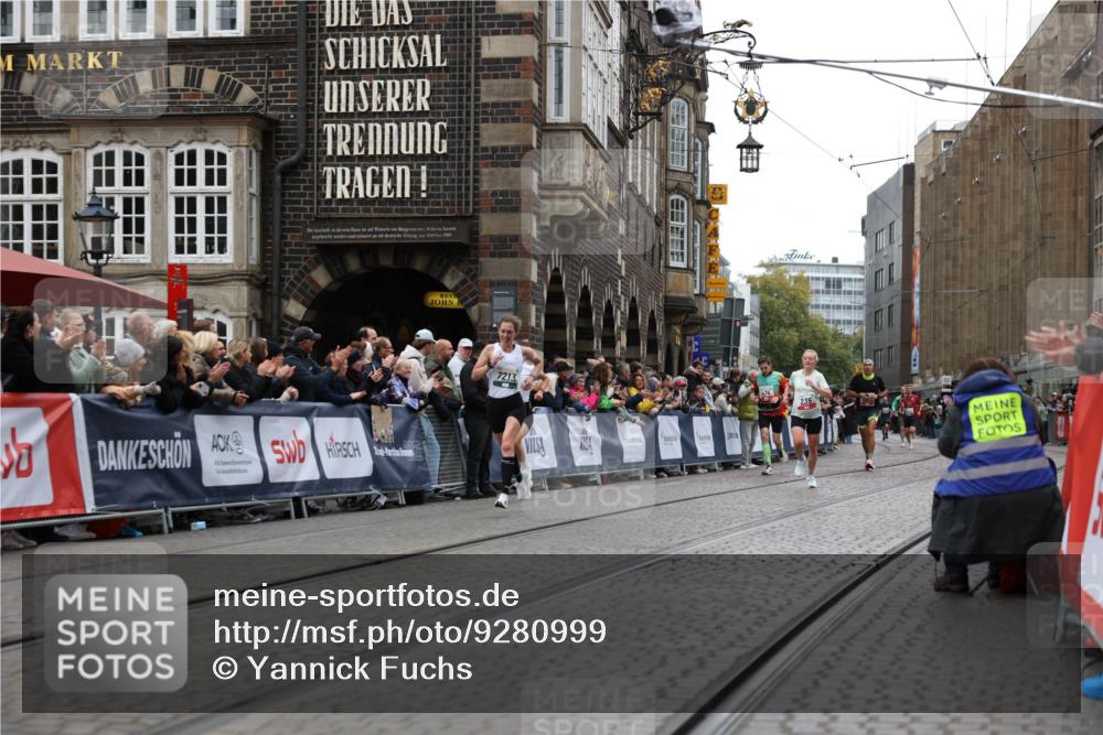 05.10.2025 - 20. swb-Marathon Bremen Yannick Fuchs http://msf.ph/oto/9280999 05.10.2025 12:55:18 Ziel 1231, 2151, 4030 meine-sportfotos.de