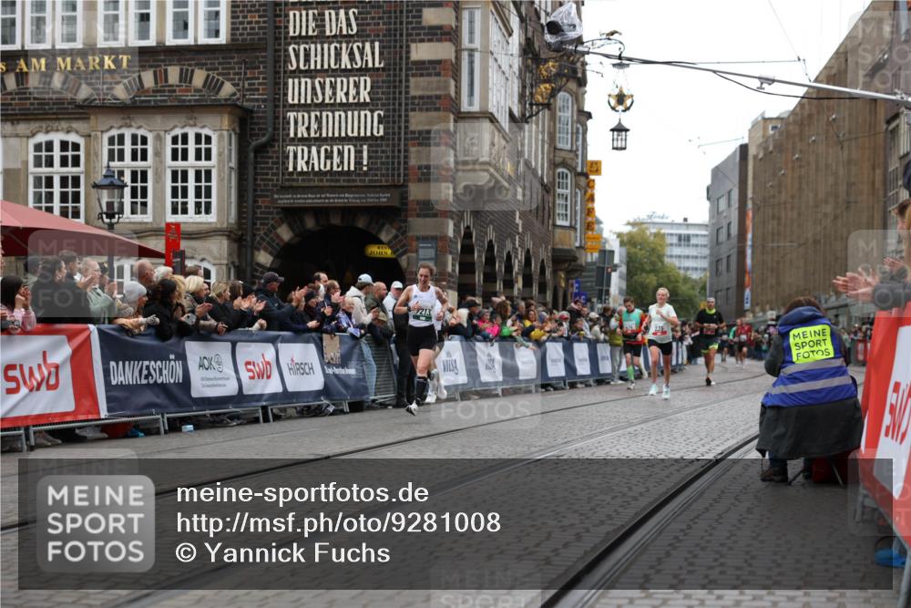 05.10.2025 - 20. swb-Marathon Bremen Yannick Fuchs http://msf.ph/oto/9281008 05.10.2025 12:55:18 Ziel 1231, 2151, 4030 meine-sportfotos.de