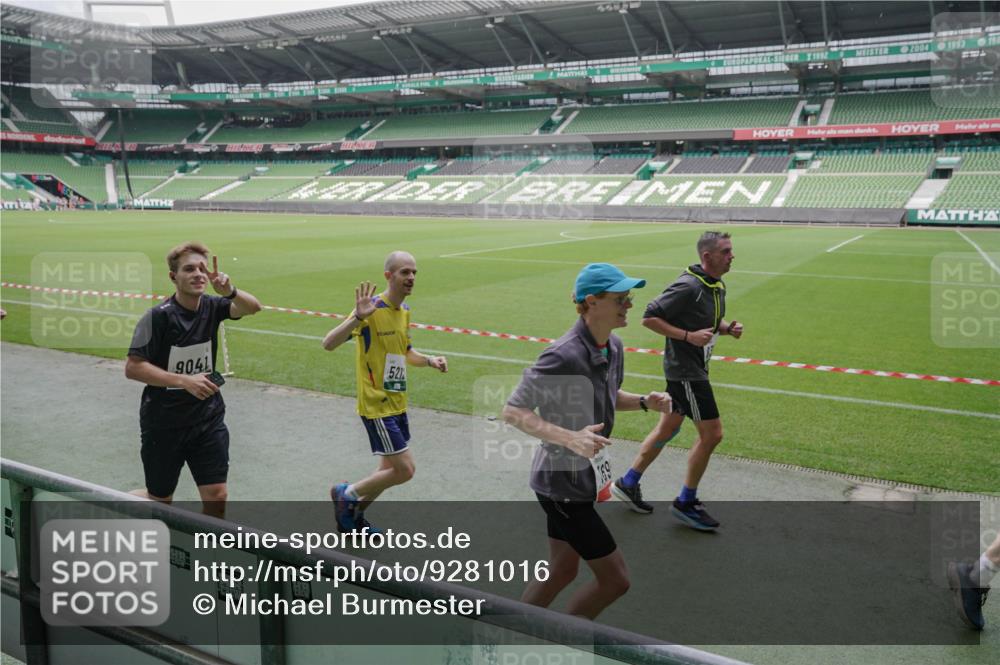 05.10.2025 - 20. swb-Marathon Bremen Michael Burmester http://msf.ph/oto/9281016 05.10.2025 13:04:07 Laufen im Stadion 100, 360, 414, 470, 592, 607, 898, 958, 1012, 1019, 1067, 1080, 1084, 1275, 1331, 1336, 1413, 1468, 1478, 1514, 1695, 1852, 1914, 1975, 1997, 2016, 2333, 2339, 2375, 2567, 2617, 3037, 3072, 3346, 3485, 4005, 4053, 4087, 4243, 4335, 4453, 4462, 4524, 4528, 4637, 4638, 4651, 4757, 4767, 4793, 4803, 4840, 4928, 5043, 5137, 5162, 5212, 5236, 5343, 5410, 5446, 5464, 5489, 5523, 5832, 5966, 5969, 6011, 6145, 6287, 6414, 6447, 6529, 6584, 6635, 227, 375, 396, 2597 meine-sportfotos.de