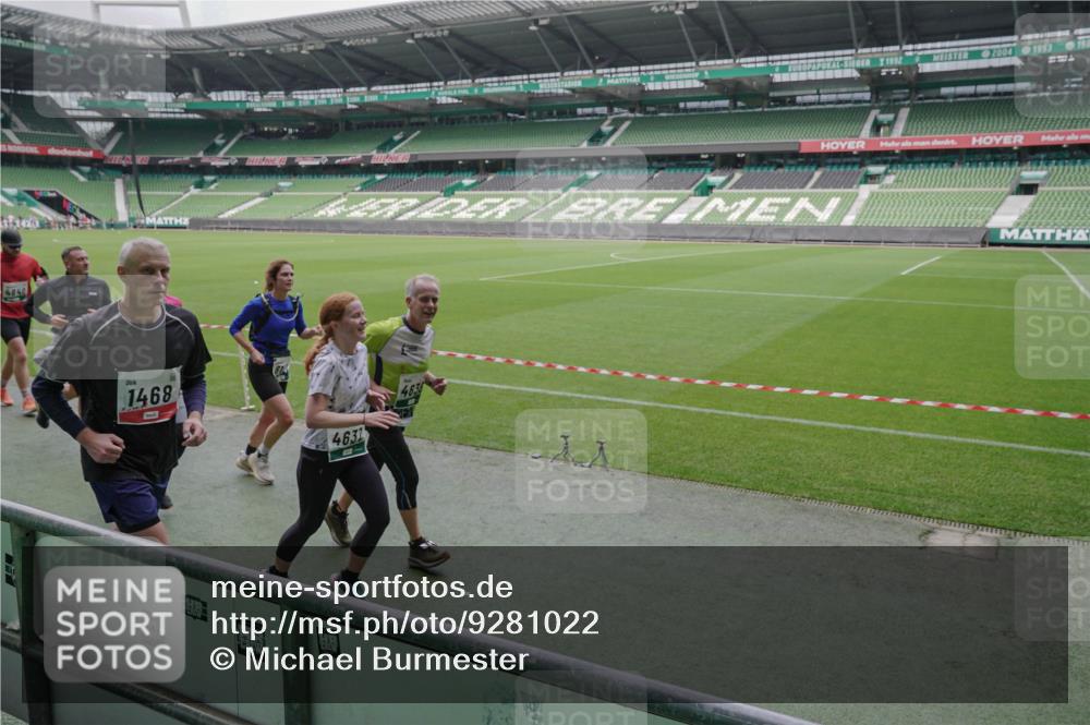 05.10.2025 - 20. swb-Marathon Bremen Michael Burmester http://msf.ph/oto/9281022 05.10.2025 13:04:08 Laufen im Stadion 100, 360, 414, 470, 592, 607, 898, 958, 1012, 1019, 1067, 1080, 1084, 1275, 1331, 1336, 1413, 1468, 1478, 1514, 1695, 1852, 1914, 1975, 1997, 2016, 2333, 2339, 2375, 2567, 2617, 3037, 3072, 3346, 3485, 4005, 4053, 4087, 4243, 4335, 4453, 4462, 4524, 4528, 4637, 4638, 4651, 4757, 4767, 4793, 4803, 4840, 4928, 5043, 5137, 5162, 5212, 5236, 5343, 5410, 5446, 5464, 5489, 5523, 5832, 5966, 5969, 6011, 6145, 6287, 6414, 6447, 6529, 6584, 6635, 227, 375, 396, 2597 meine-sportfotos.de