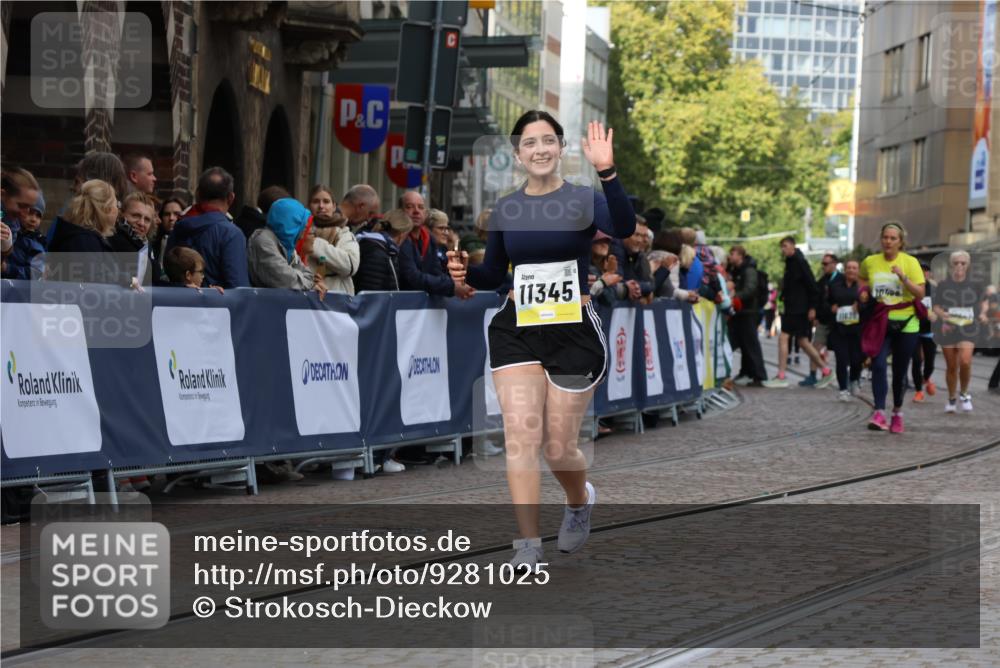 05.10.2025 - 20. swb-Marathon Bremen Strokosch-Dieckow http://msf.ph/oto/9281025 05.10.2025 11:14:52 Ziel 9303, 11345, 11448, 11607 meine-sportfotos.de