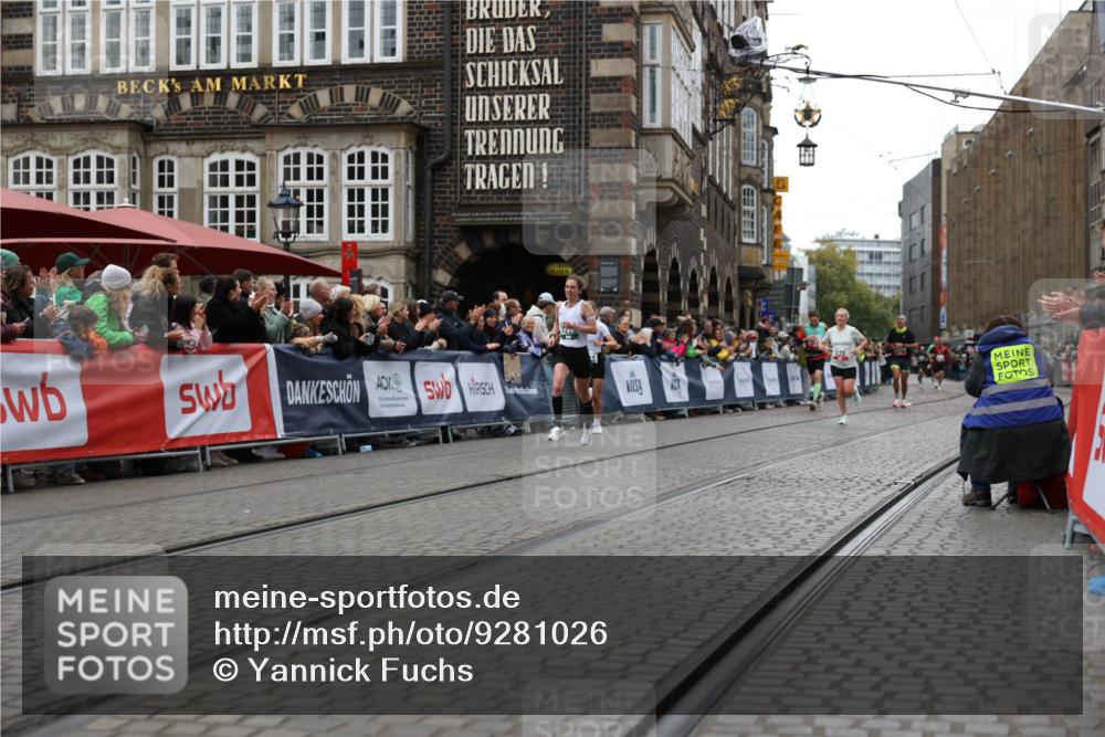 05.10.2025 - 20. swb-Marathon Bremen Yannick Fuchs http://msf.ph/oto/9281026 05.10.2025 12:55:18 Ziel 1231, 2151, 4030 meine-sportfotos.de