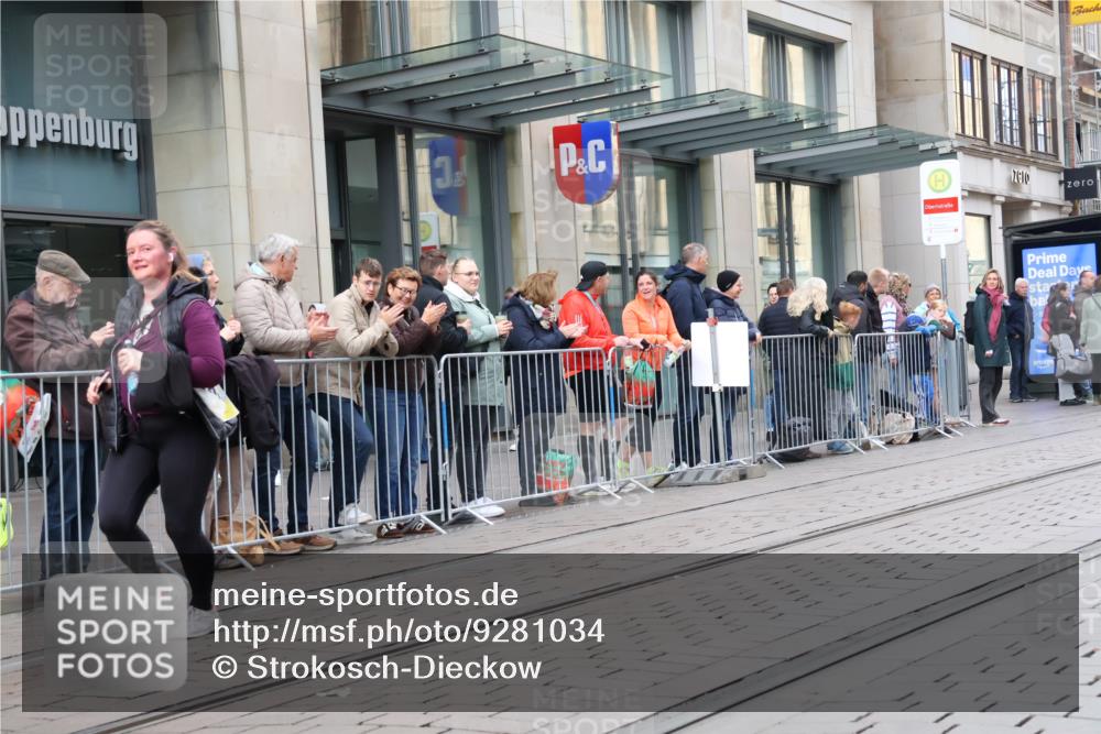 05.10.2025 - 20. swb-Marathon Bremen Strokosch-Dieckow http://msf.ph/oto/9281034 05.10.2025 11:18:01 Ziel 9348, 9465, 9477, 10076, 10198, 10575, 10795, 10994, 11043, 11690, 9348, 9465, 9477, 10076, 10198, 10575, 10795, 10994, 11043, 11690 meine-sportfotos.de