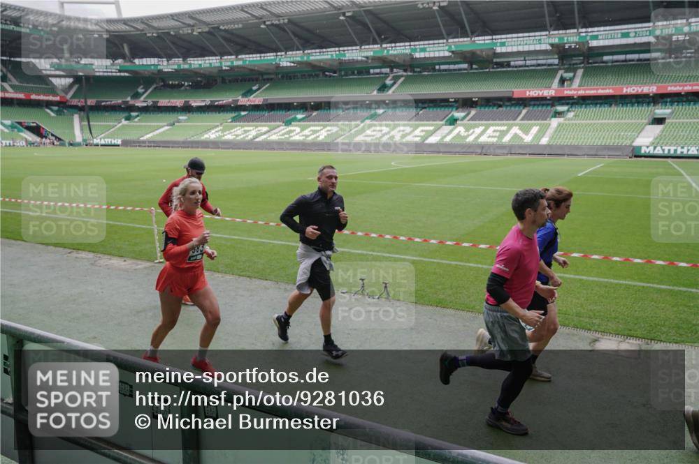 05.10.2025 - 20. swb-Marathon Bremen Michael Burmester http://msf.ph/oto/9281036 05.10.2025 13:04:10 Laufen im Stadion 100, 360, 414, 470, 592, 607, 898, 958, 1012, 1019, 1067, 1080, 1084, 1275, 1331, 1336, 1413, 1468, 1478, 1514, 1695, 1852, 1914, 1975, 1997, 2016, 2086, 2333, 2339, 2375, 2567, 2617, 3037, 3072, 3346, 3485, 4005, 4053, 4087, 4243, 4335, 4453, 4462, 4524, 4528, 4637, 4638, 4651, 4757, 4793, 4803, 4840, 4928, 5043, 5137, 5162, 5212, 5236, 5343, 5410, 5446, 5464, 5489, 5523, 5832, 5966, 5969, 6011, 6145, 6287, 6414, 6447, 6529, 6584, 6635, 227, 375, 396, 2597 meine-sportfotos.de